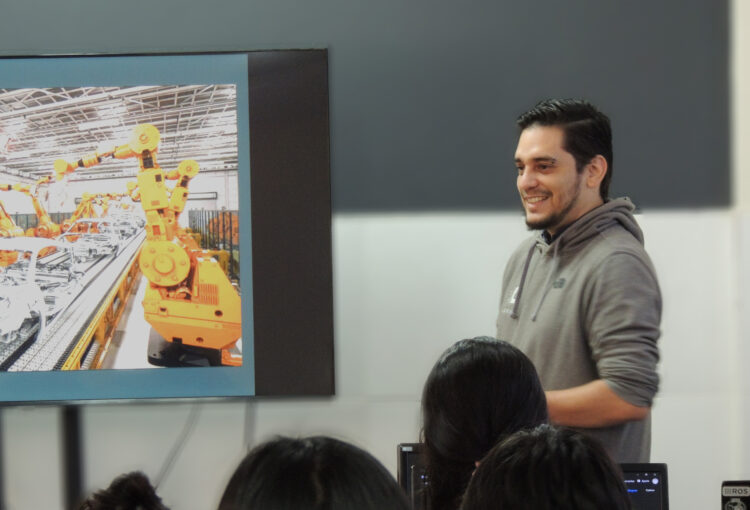 Automatizando el futuro: Lecciones de Gary Servín para los jóvenes del Colegio IDT