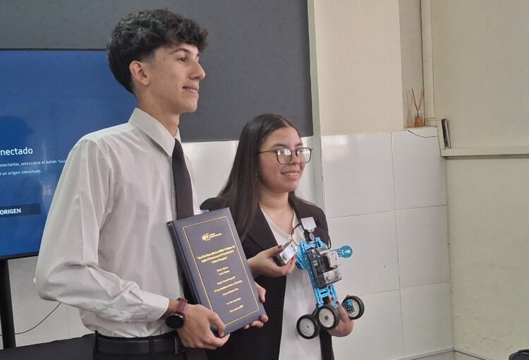 Compartiendo saberes: AvaTek, IA y robótica para aprender guaraní